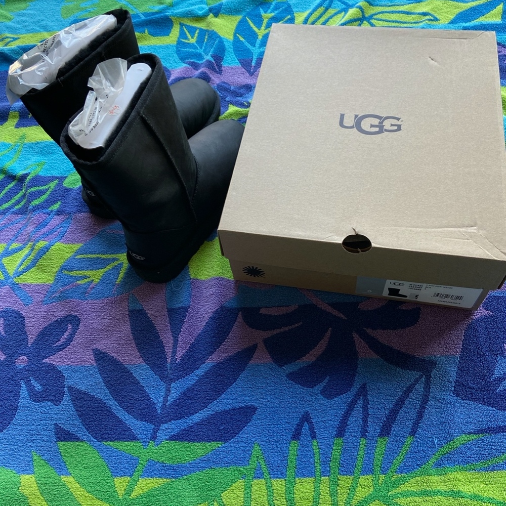UGG Classic Black Short Leather Winter Boots BOX